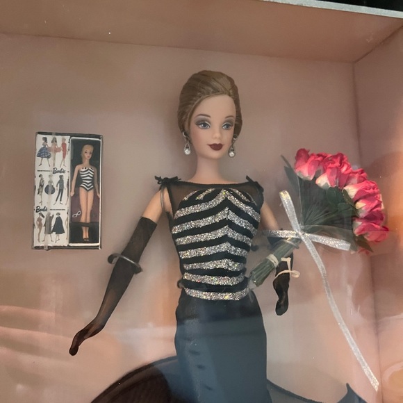 1999 40th Anniversary Barbie in Black and Silver - Picture 2 of 3